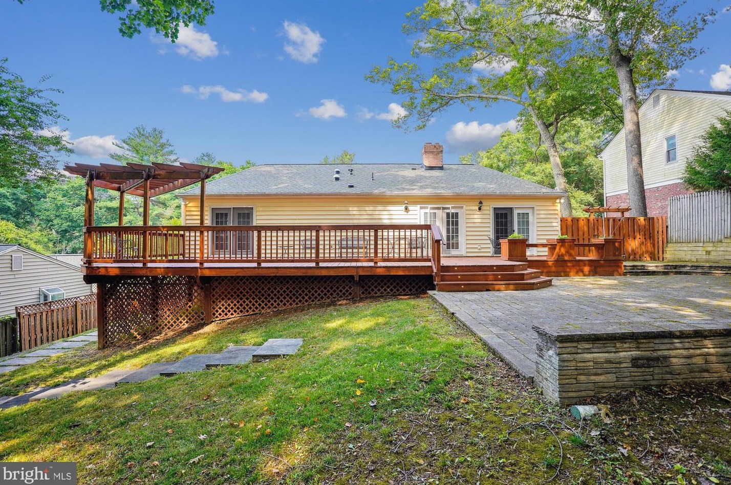 10320 Gainsborough Rd, Rockville MD  20854-4040 exterior