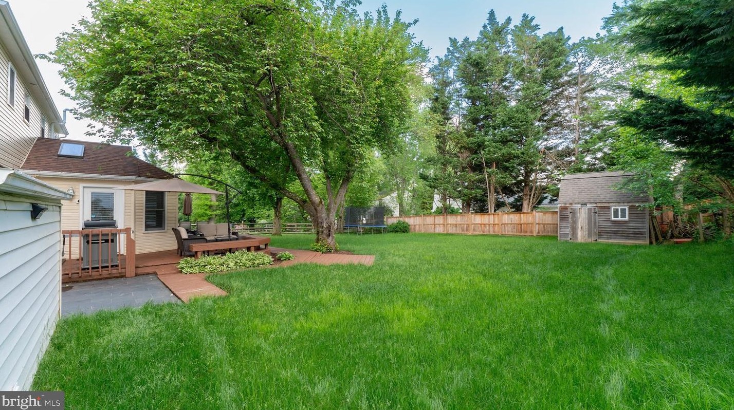 14813 Dufief Dr, Gaithersburg MD  20878-2524 exterior