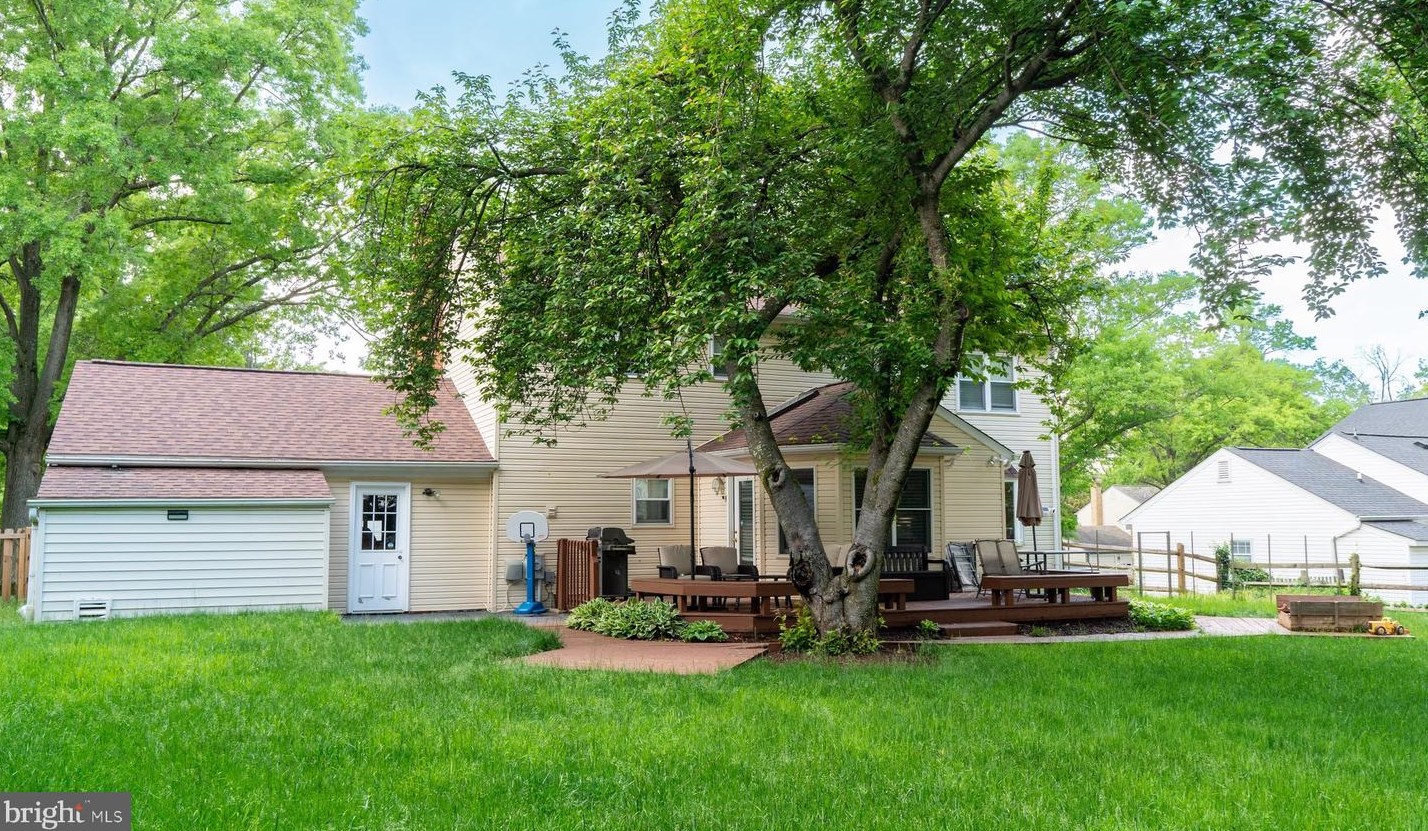 14813 Dufief Dr, Gaithersburg MD  20878-2524 exterior