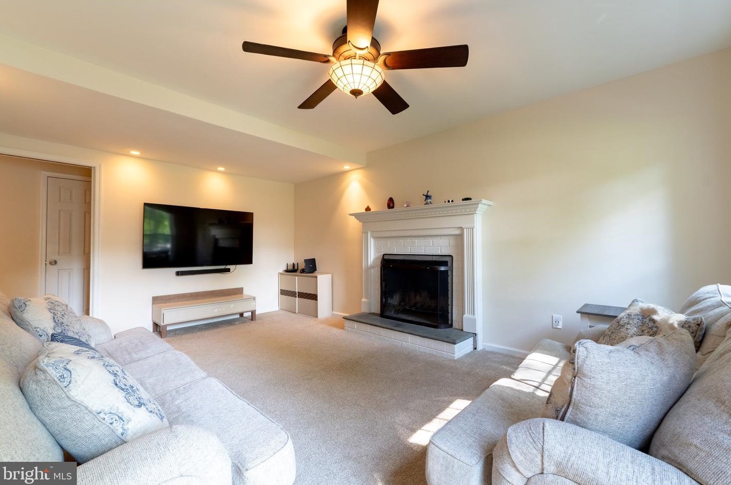 14813 Dufief Dr, Gaithersburg MD  20878-2524 exterior