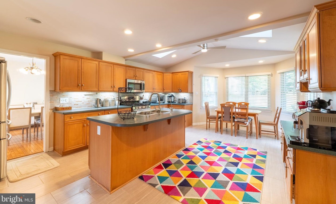 14813 Dufief Dr, Gaithersburg MD  20878-2524 exterior