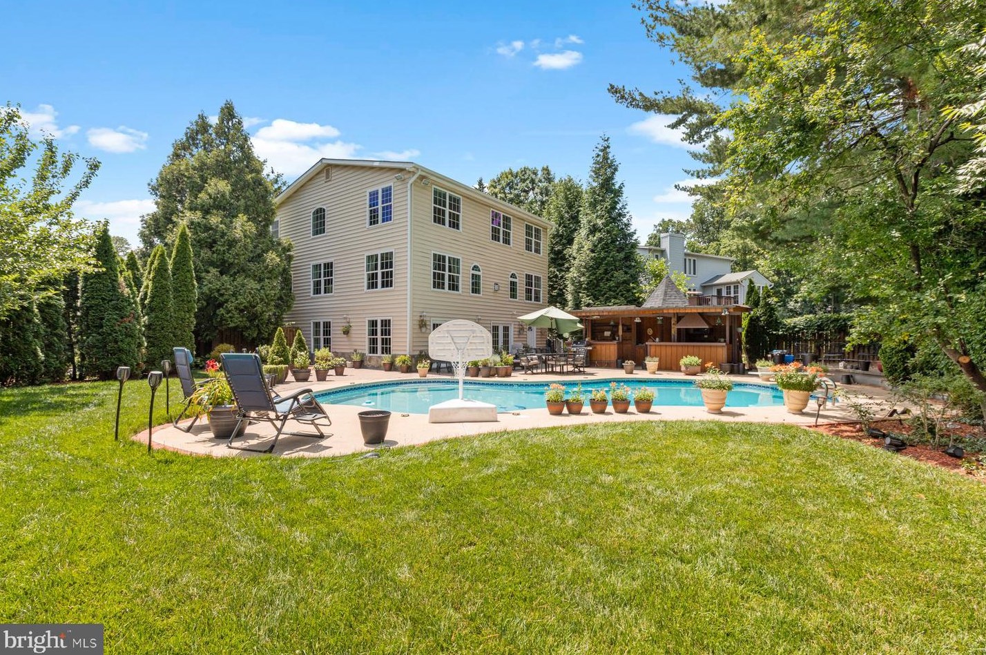 1919 Dundee Rd, Rockville MD exterior