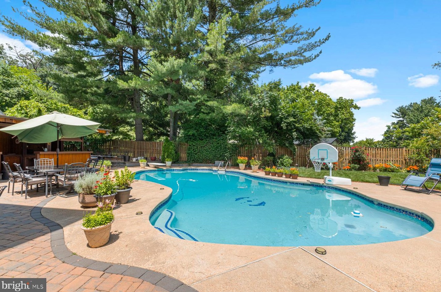 1919 Dundee Rd, Rockville MD exterior