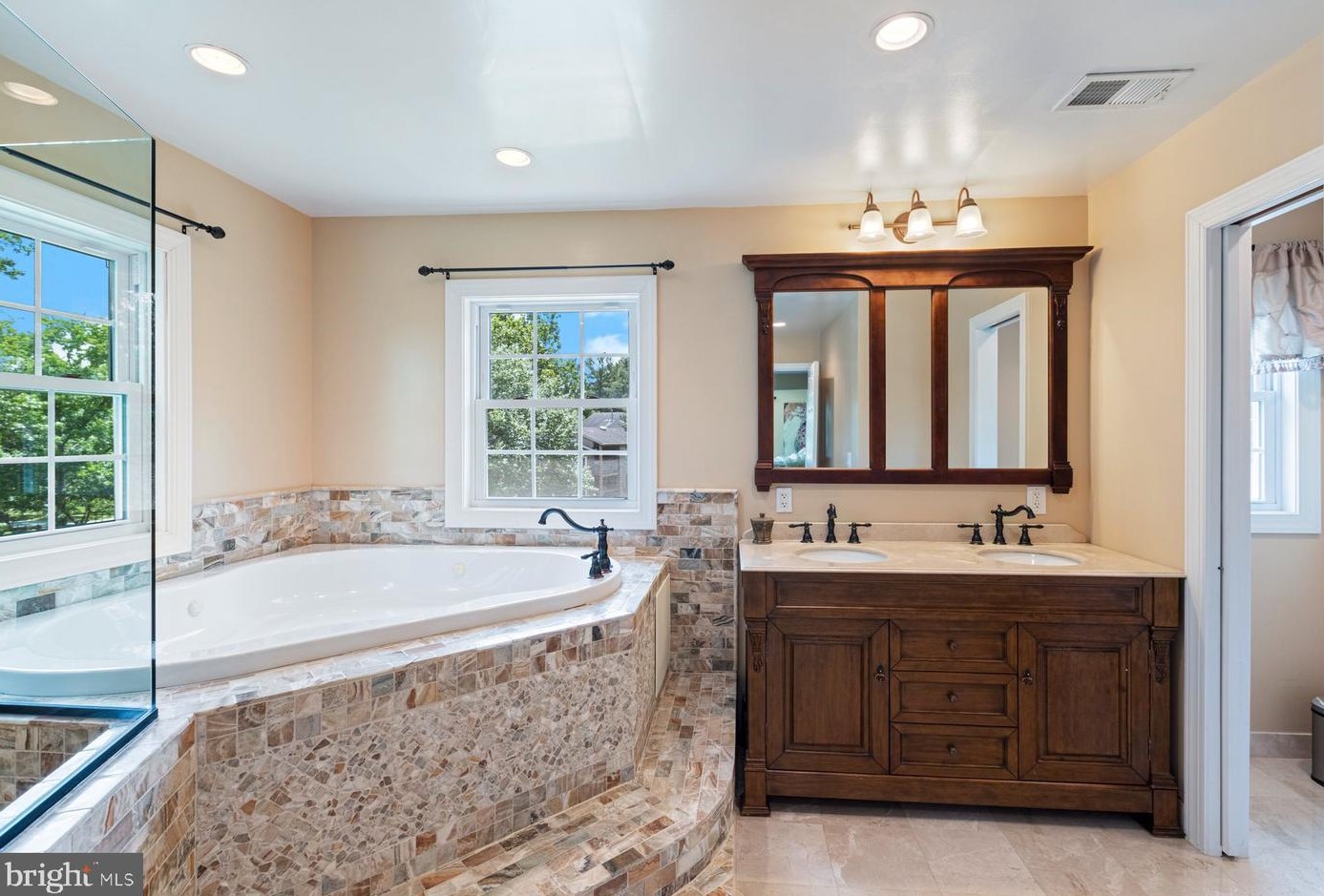 1919 Dundee Rd, Rockville MD exterior