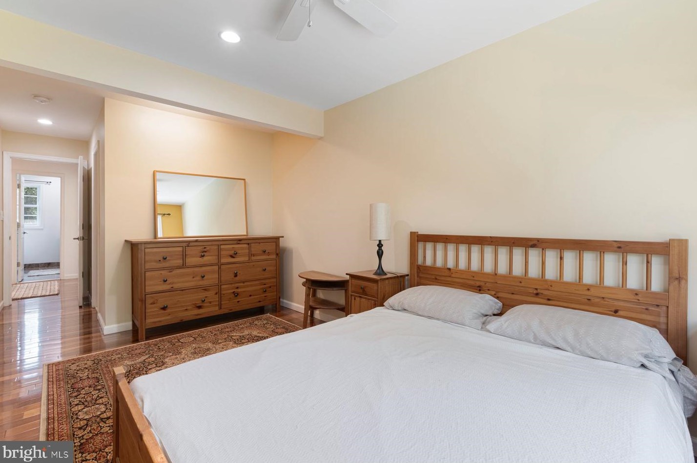 1919 Dundee Rd, Rockville MD exterior