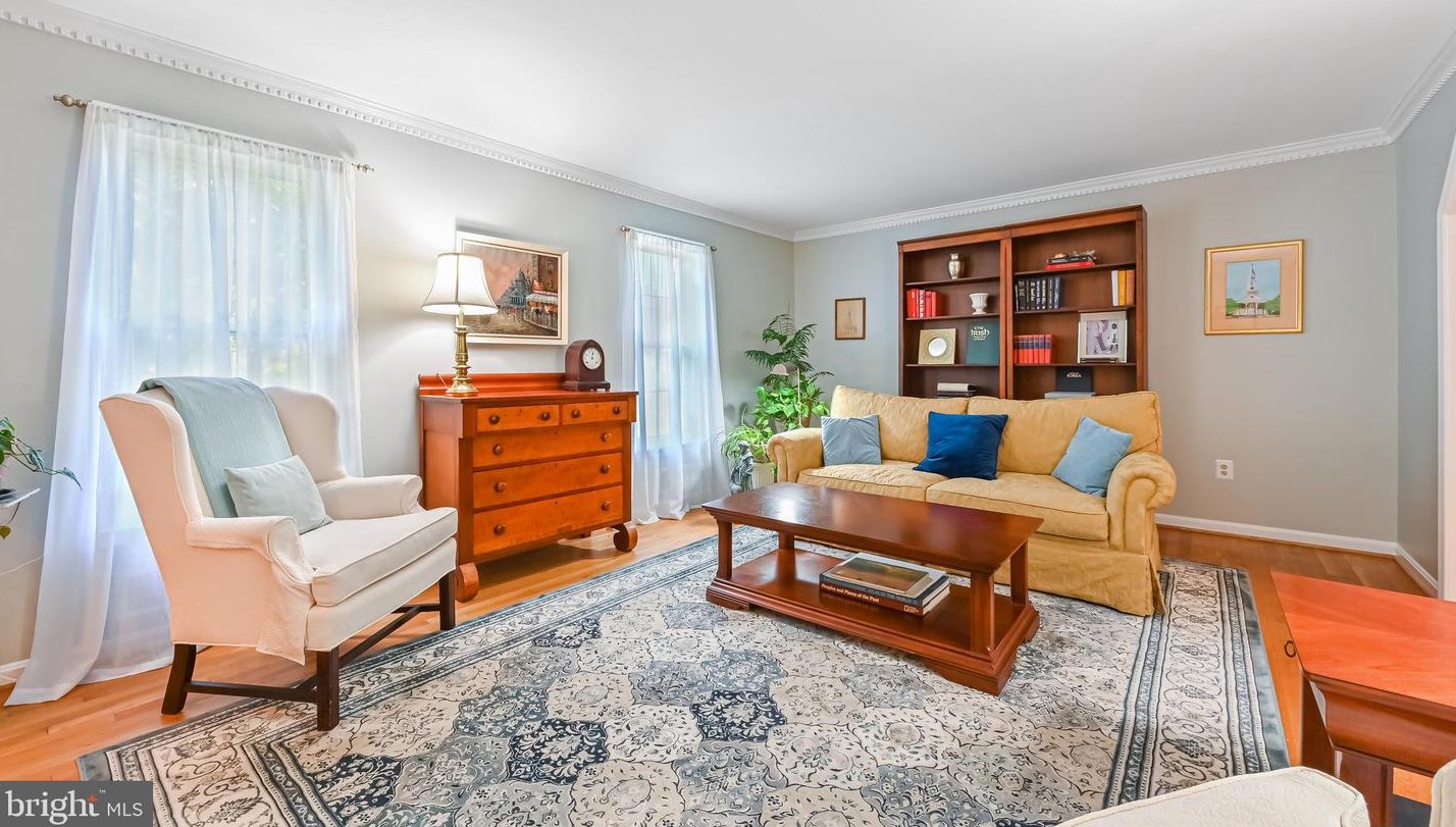 14637 Locustwood Ln, Silver Spring MD 20905-6425 exterior