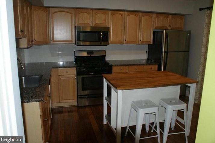 268 New Mark Esplanade, Rockville MD  20850-2733 exterior