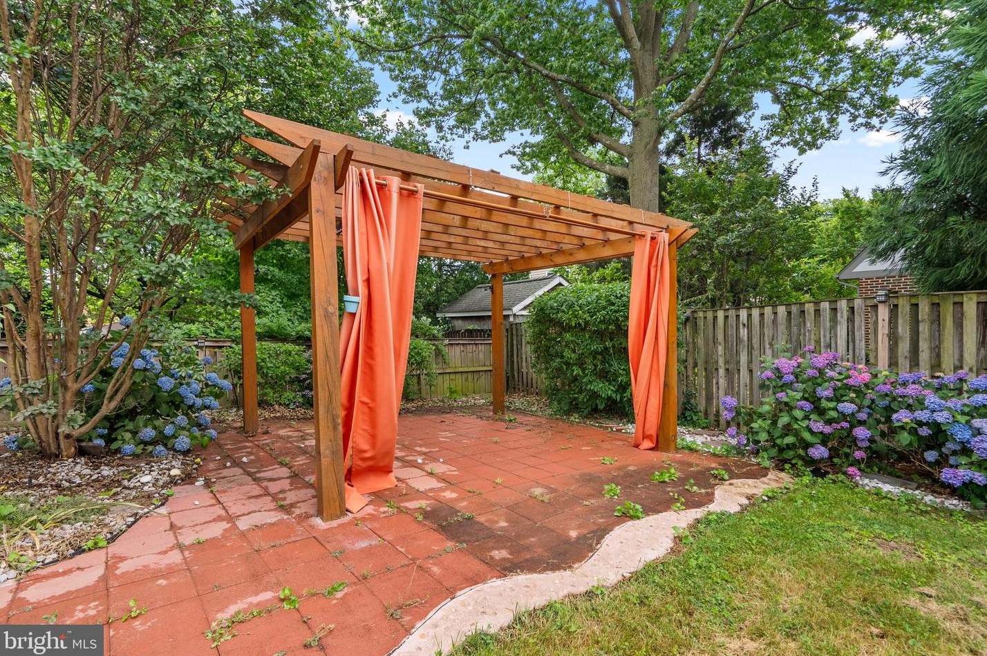 208 Granville Dr, Silver Spring MD 20901-3237 exterior