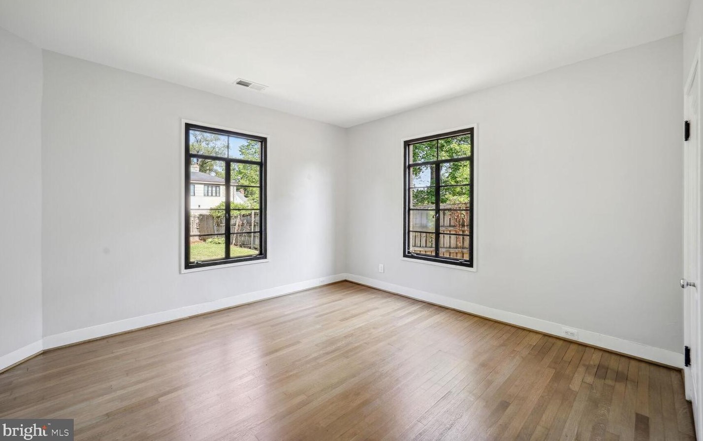 9900 Colesville Rd, Silver Spring MD 20901-2228 exterior