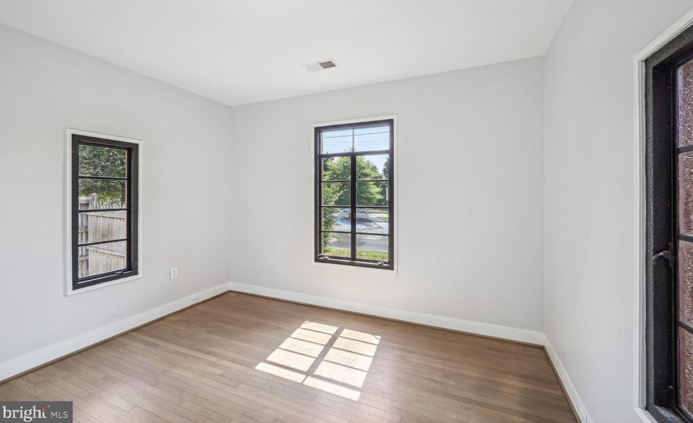 9900 Colesville Rd, Silver Spring MD 20901-2228 exterior