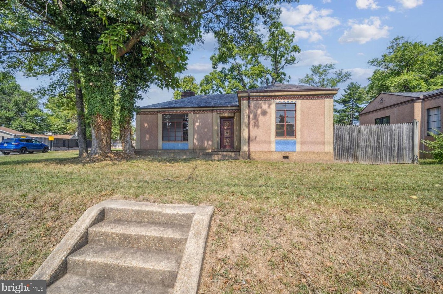 9900 Colesville Rd, Silver Spring MD 20901-2228 exterior