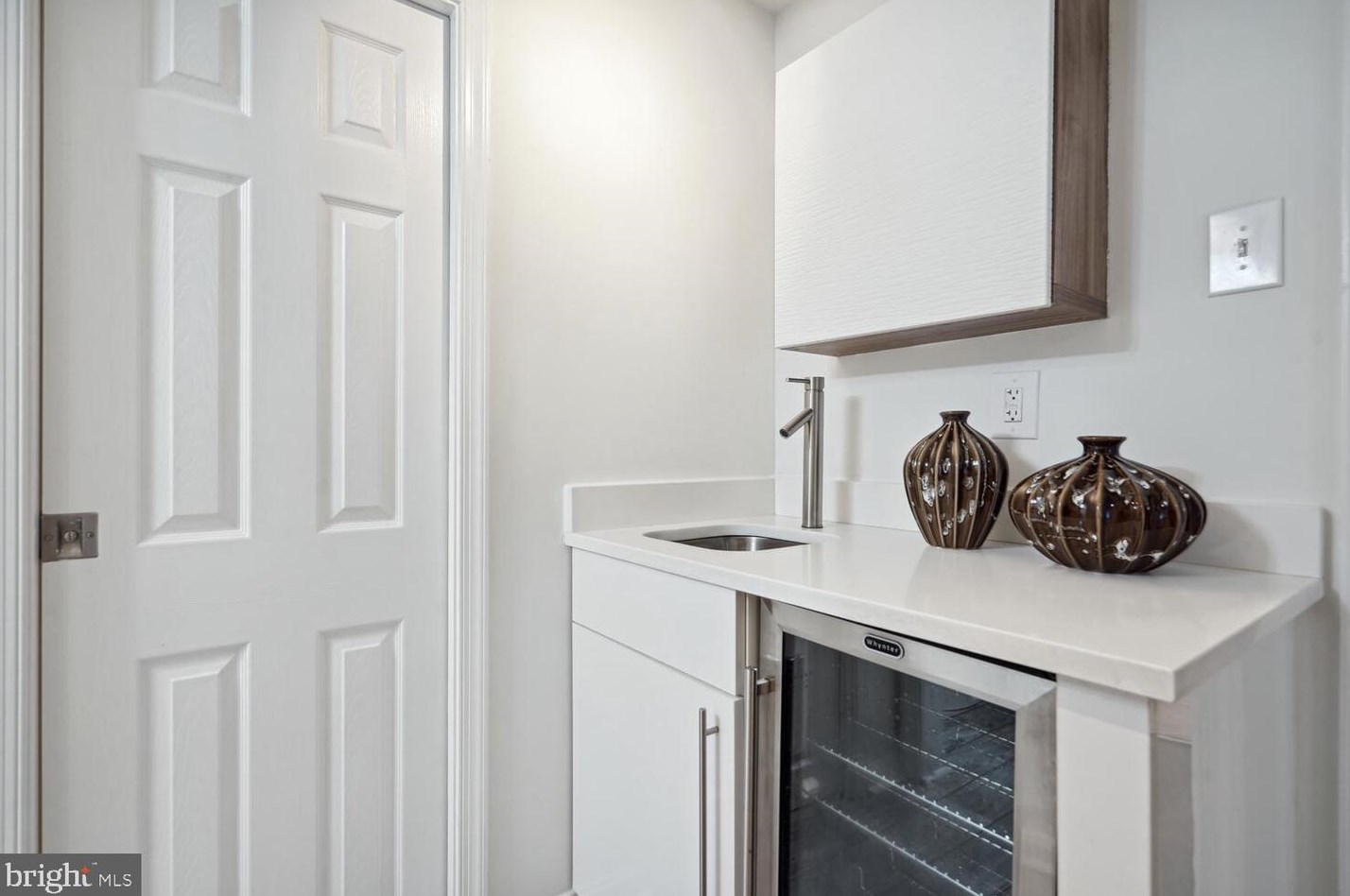 9313 Colesville Rd, Silver Spring MD 20901-4817 exterior