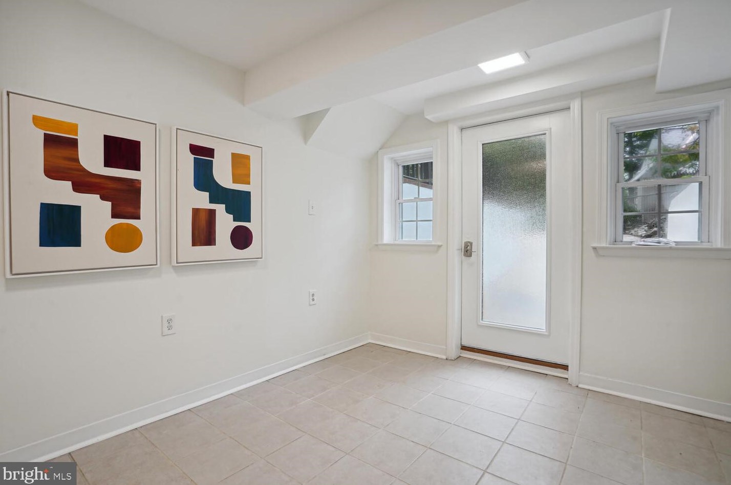 9313 Colesville Rd, Silver Spring MD 20901-4817 exterior