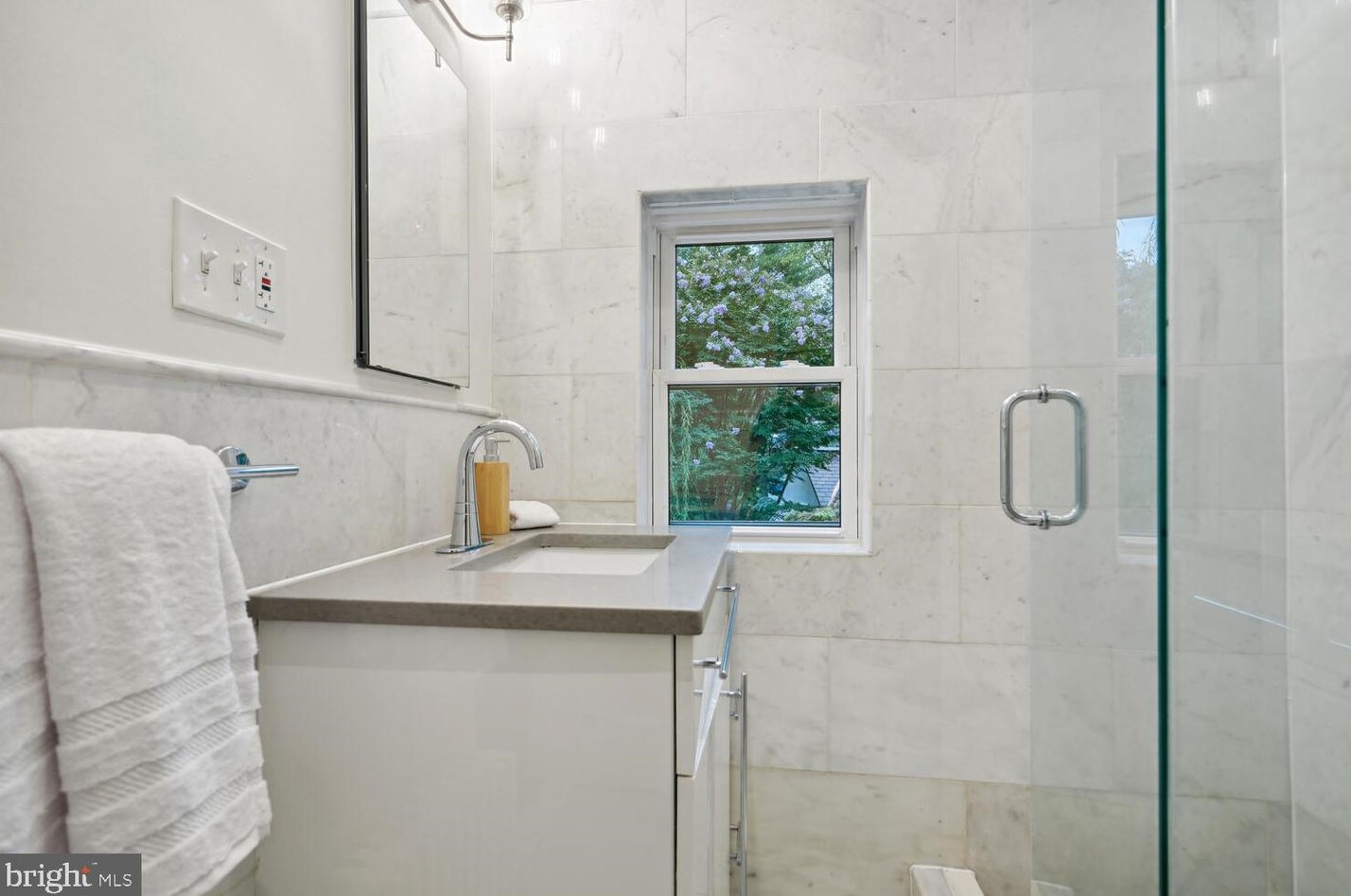 9313 Colesville Rd, Silver Spring MD 20901-4817 exterior