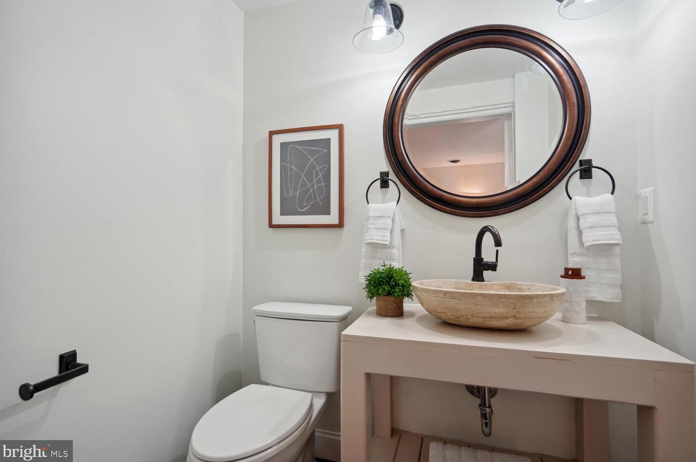 9313 Colesville Rd, Silver Spring MD 20901-4817 exterior