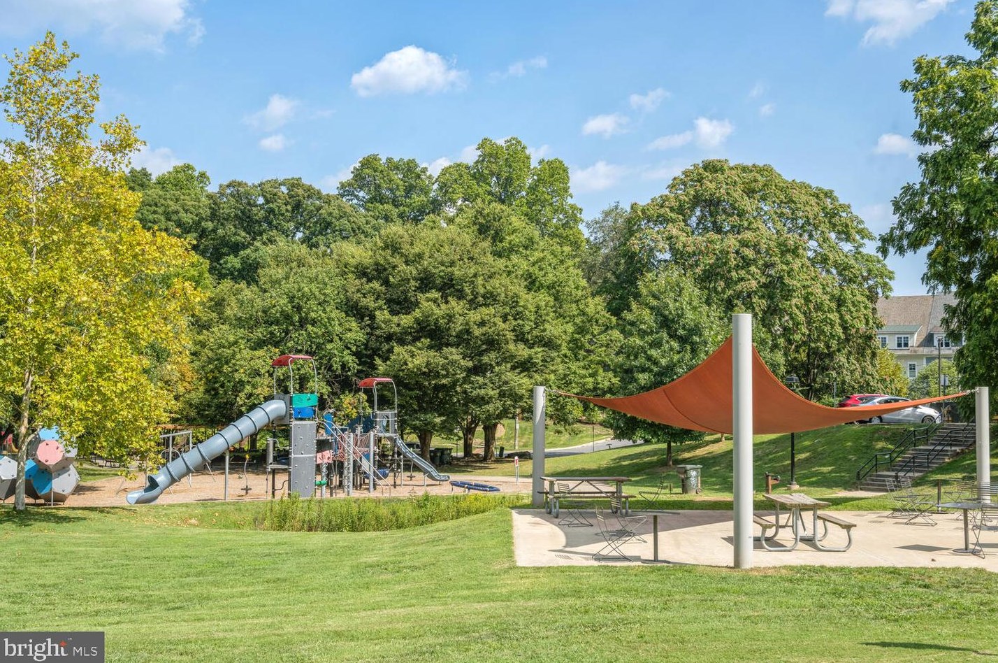 9313 Colesville Rd, Silver Spring MD 20901-4817 exterior