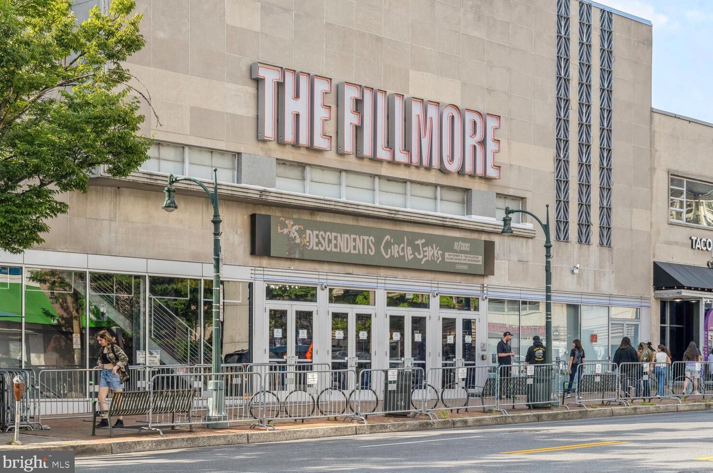 9313 Colesville Rd, Silver Spring MD 20901-4817 exterior