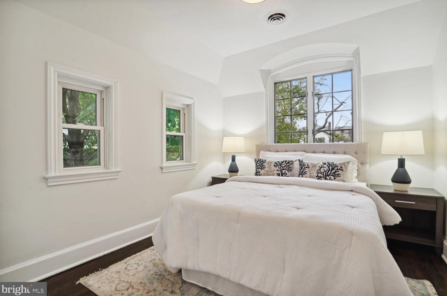 9313 Colesville Rd, Silver Spring MD 20901-4817 exterior