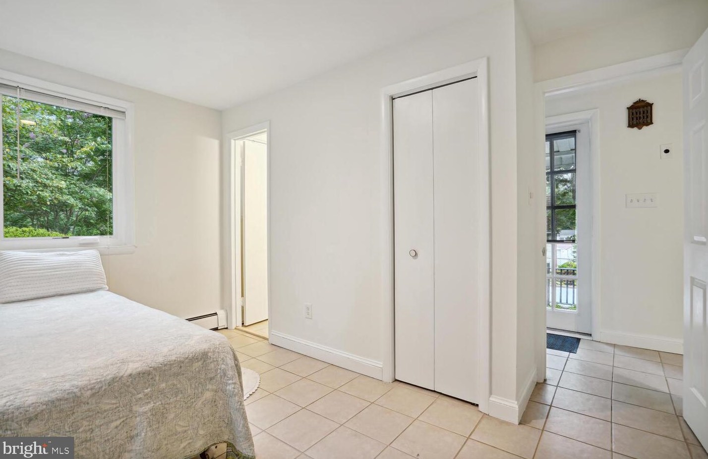 9313 Colesville Rd, Silver Spring MD 20901-4817 exterior