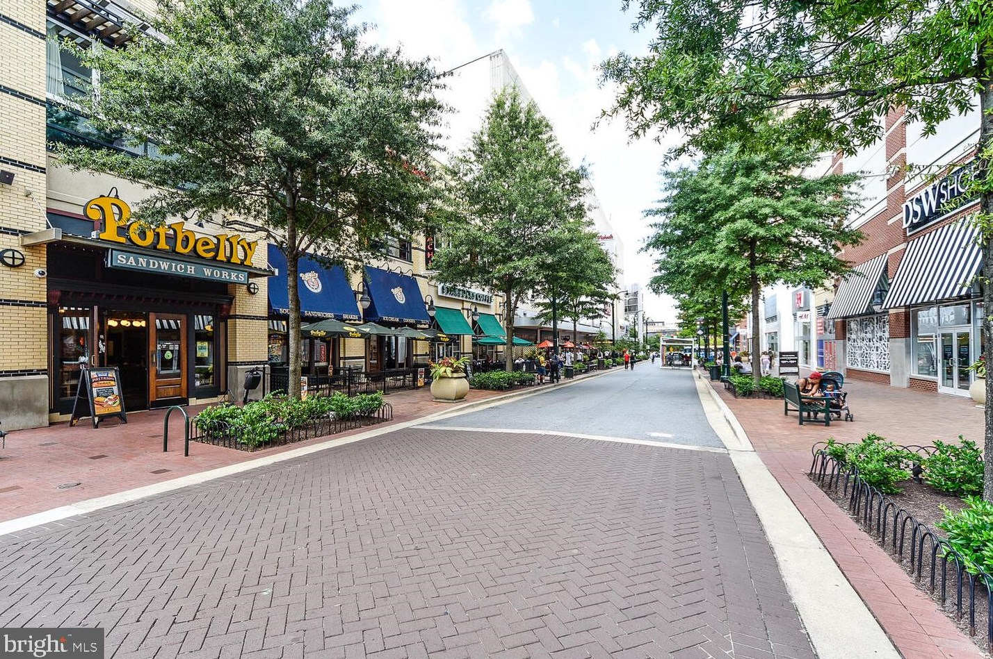 9313 Colesville Rd, Silver Spring MD 20901-4817 exterior