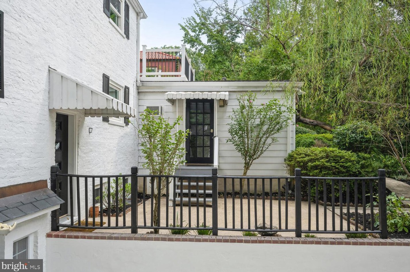 9313 Colesville Rd, Silver Spring MD 20901-4817 exterior