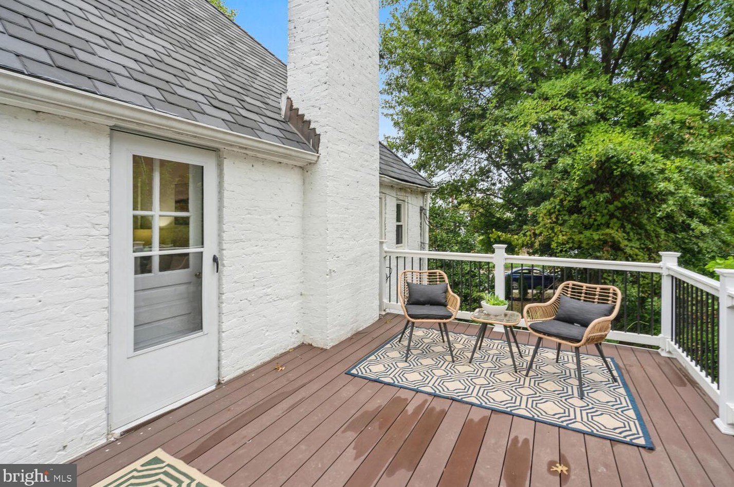 9313 Colesville Rd, Silver Spring MD 20901-4817 exterior