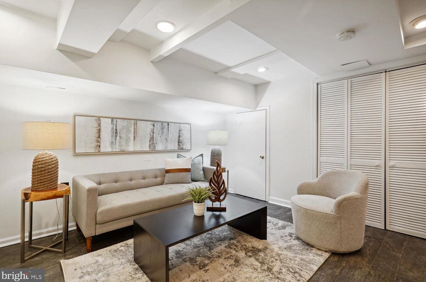 9313 Colesville Rd, Silver Spring MD 20901-4817 exterior