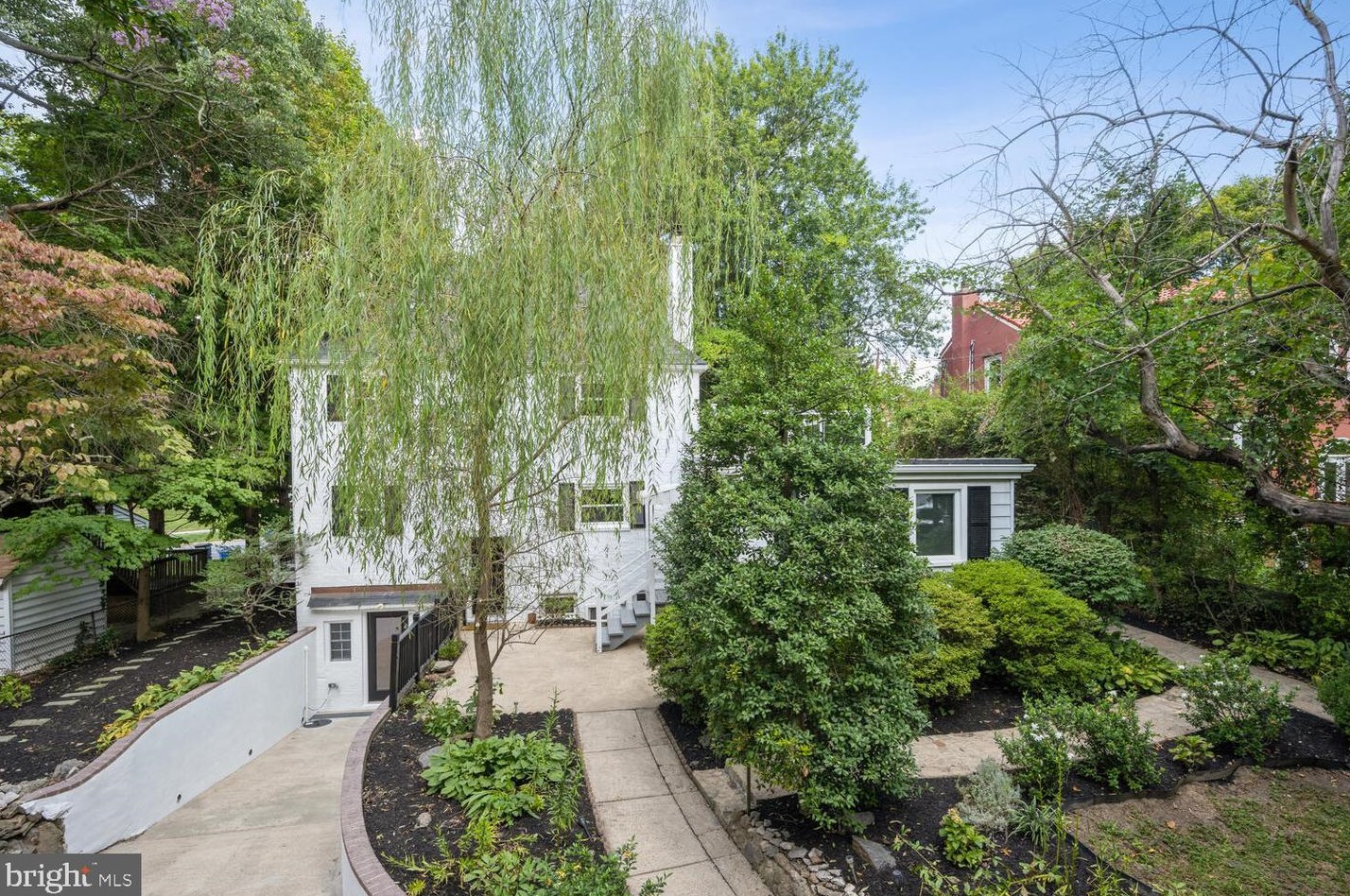 9313 Colesville Rd, Silver Spring MD 20901-4817 exterior