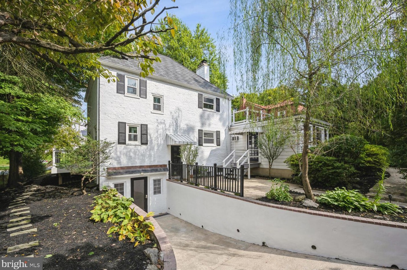 9313 Colesville Rd, Silver Spring MD 20901-4817 exterior