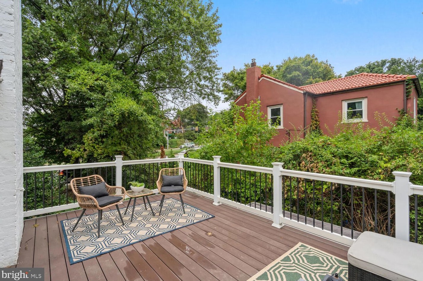 9313 Colesville Rd, Silver Spring MD 20901-4817 exterior