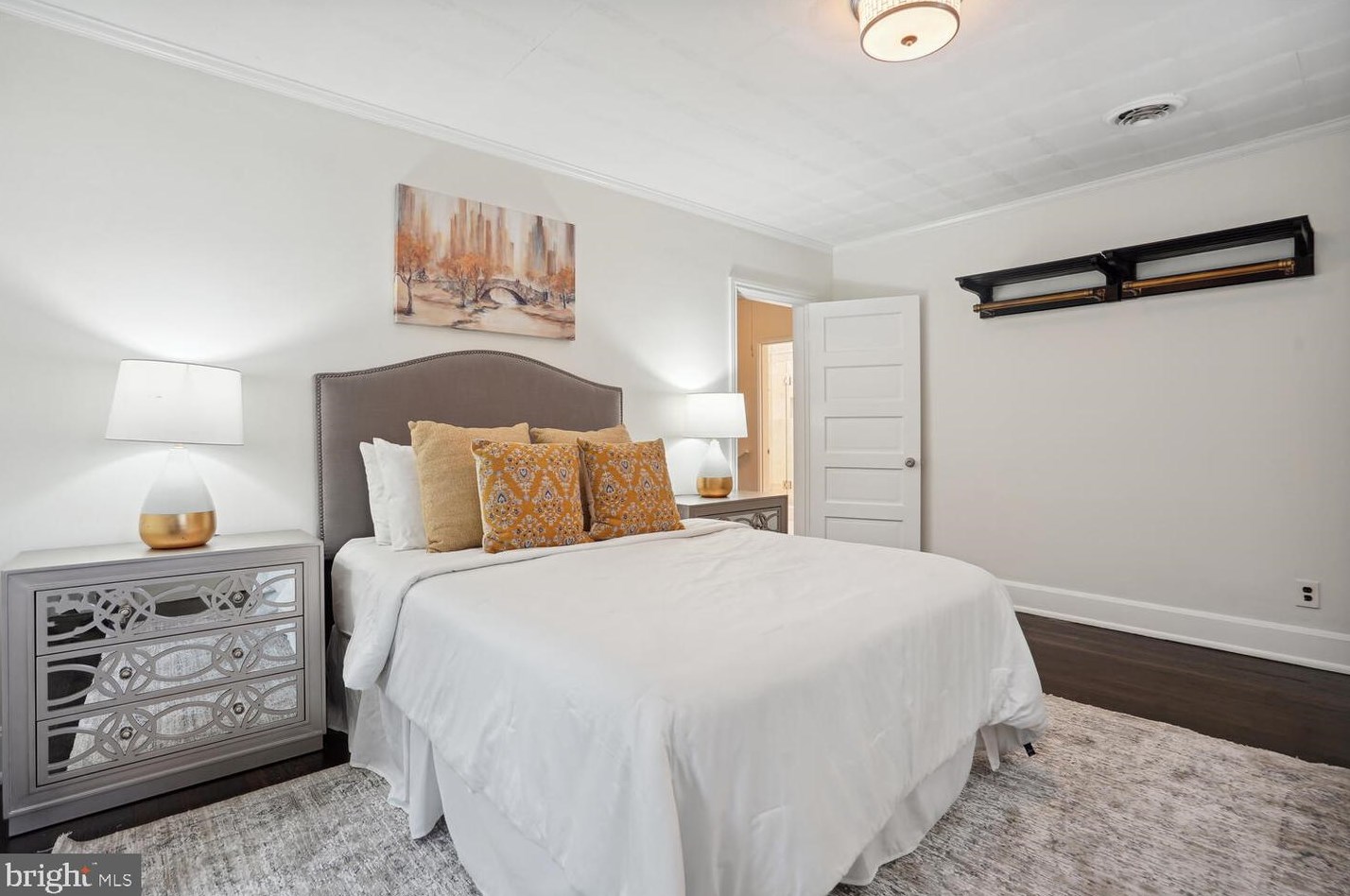 9313 Colesville Rd, Silver Spring MD 20901-4817 exterior