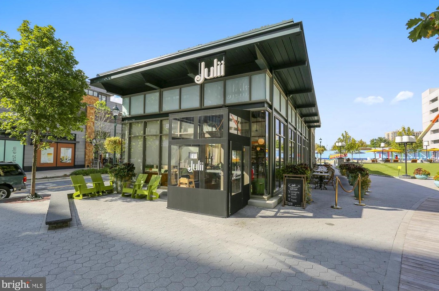 5514 Charles St, Bethesda MD 20814-1615 exterior