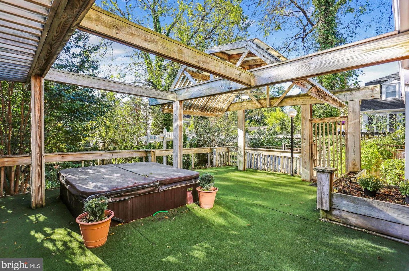 5514 Charles St, Bethesda MD 20814-1615 exterior