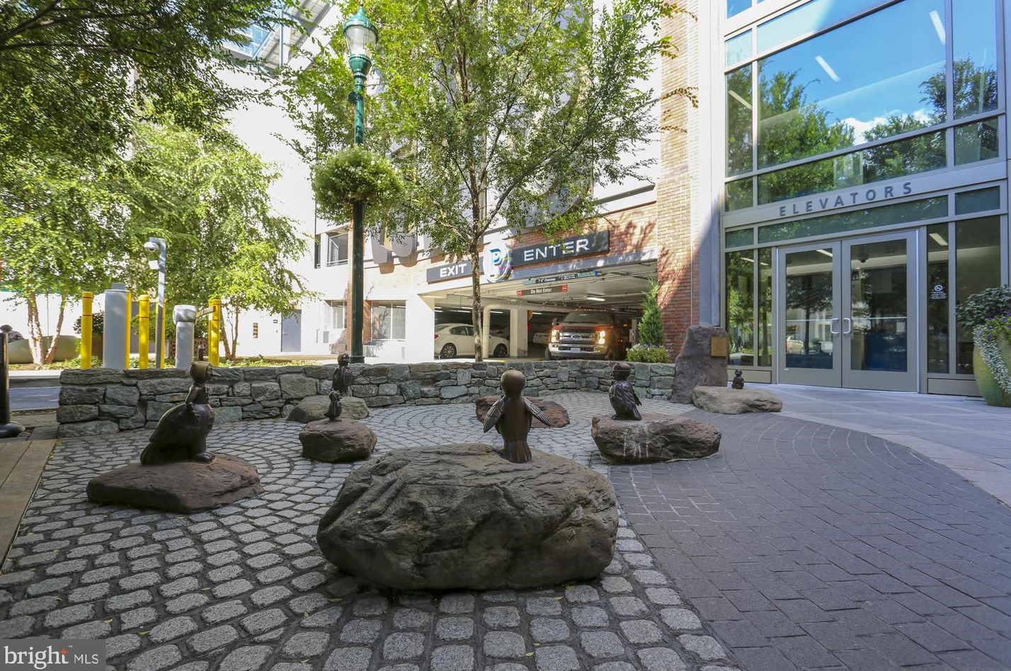 5514 Charles St, Bethesda MD 20814-1615 exterior