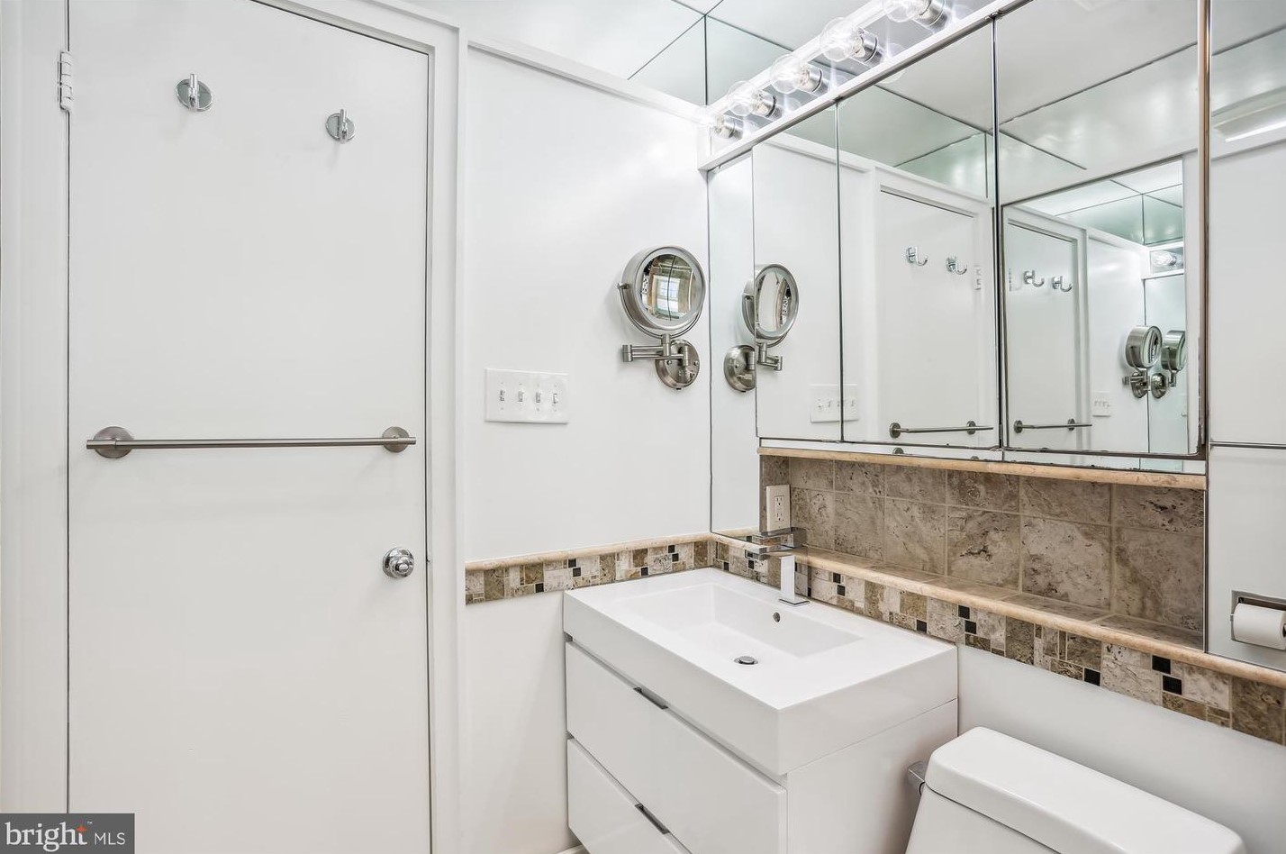 5514 Charles St, Bethesda MD 20814-1615 exterior