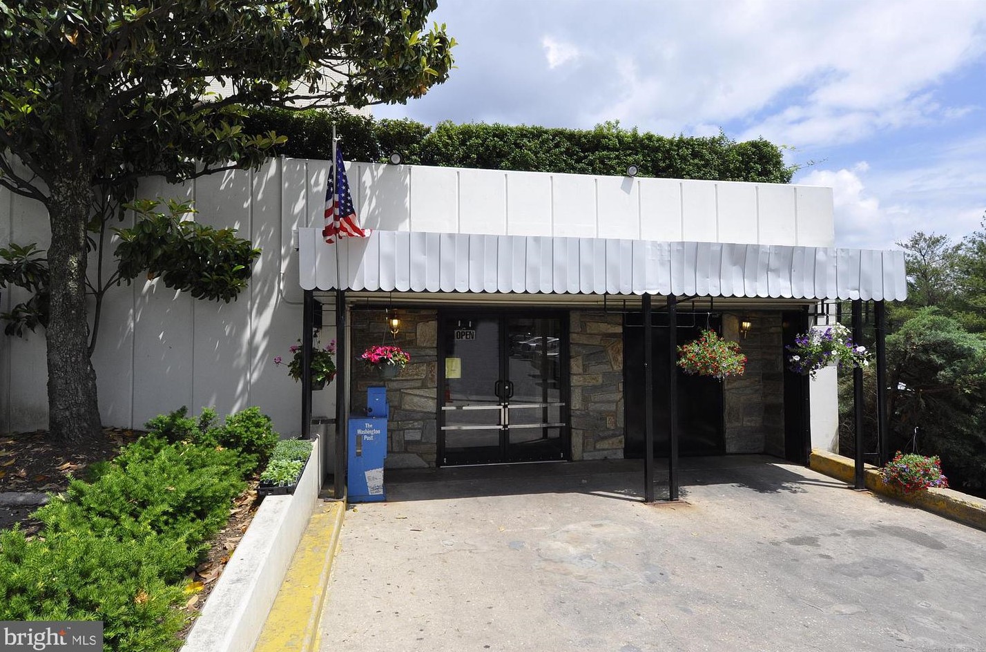 5514 Charles St, Bethesda MD 20814-1615 exterior