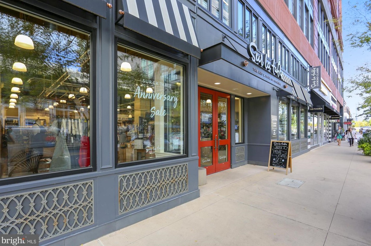 5514 Charles St, Bethesda MD 20814-1615 exterior