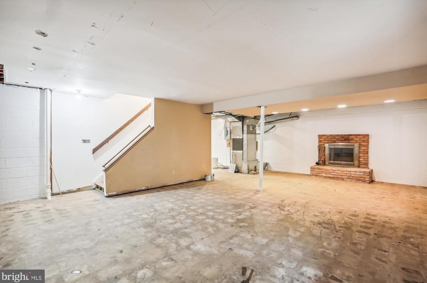 5514 Charles St, Bethesda MD 20814-1615 exterior