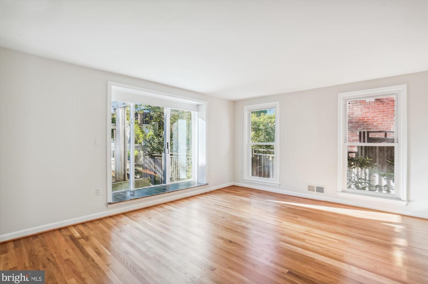 5514 Charles St, Bethesda MD 20814-1615 exterior