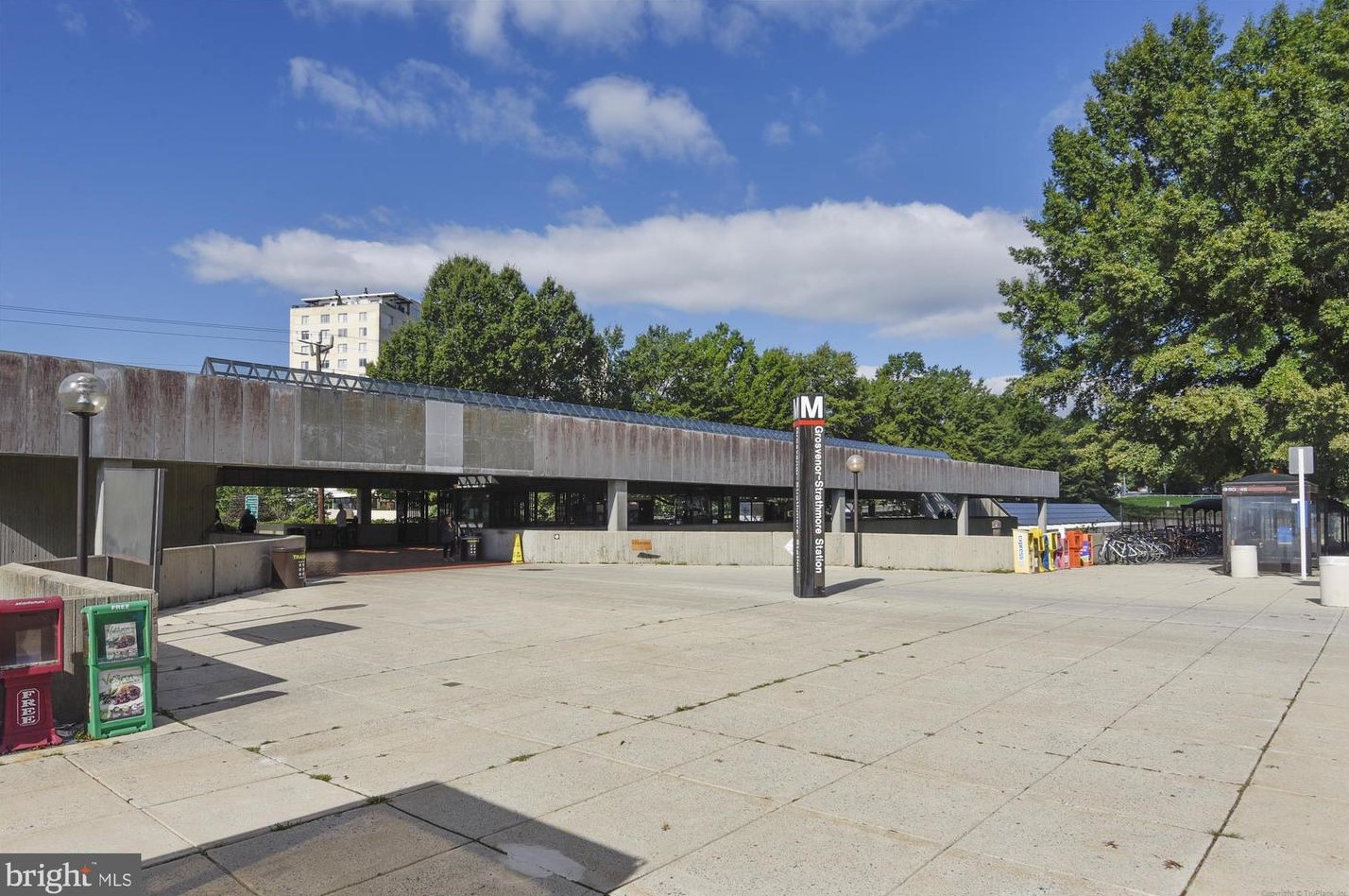 5514 Charles St, Bethesda MD 20814-1615 exterior