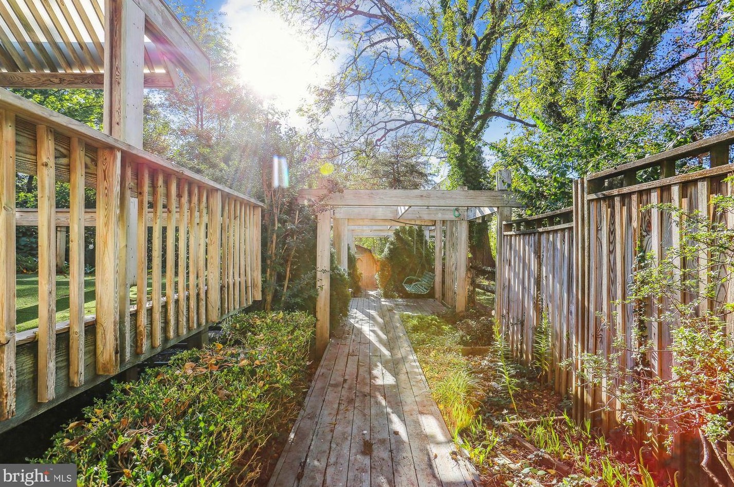 5514 Charles St, Bethesda MD 20814-1615 exterior