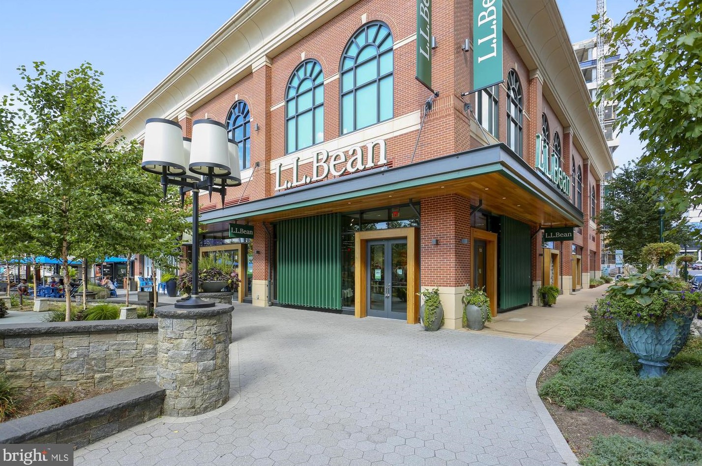 5514 Charles St, Bethesda MD 20814-1615 exterior