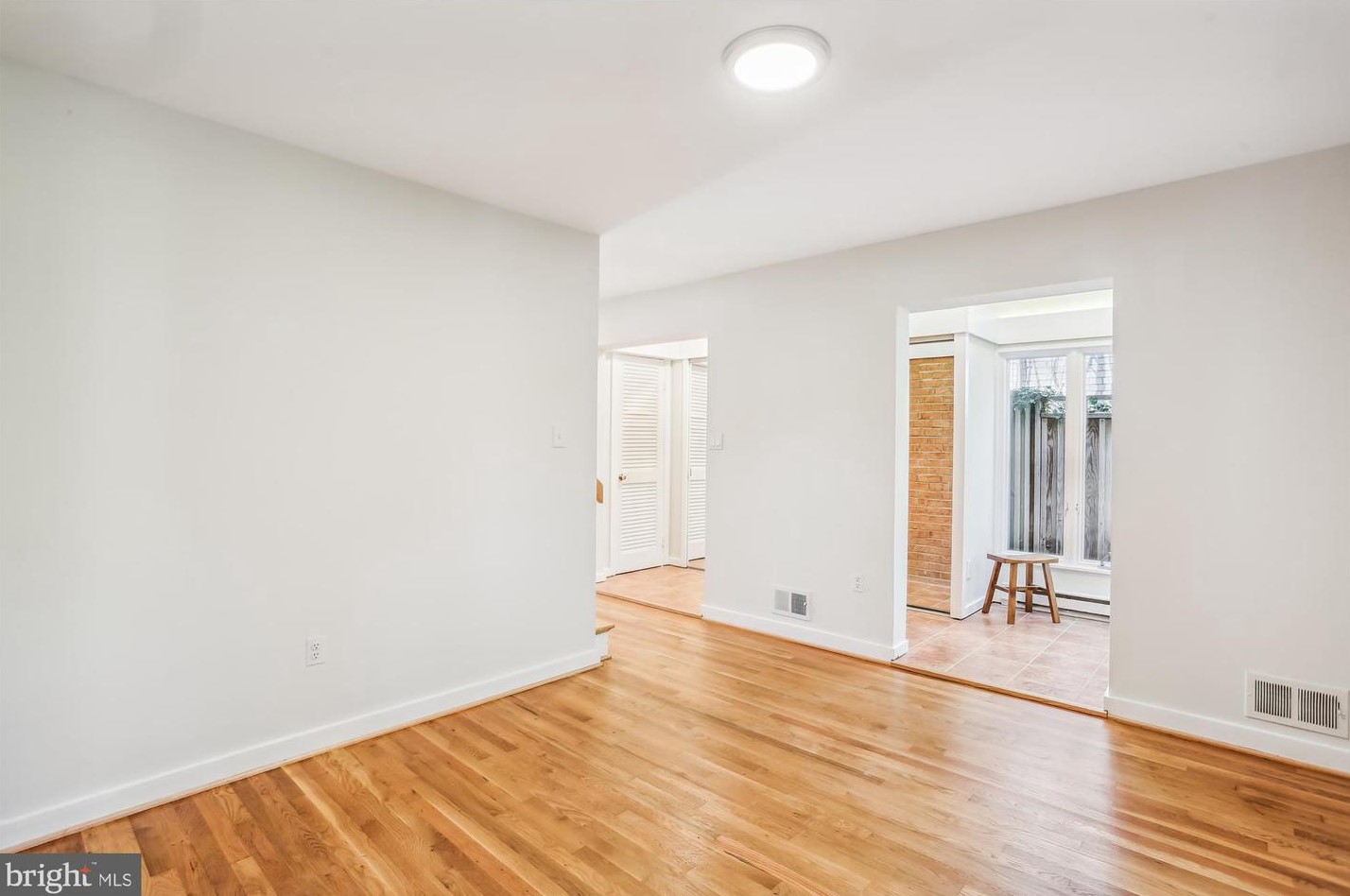 5514 Charles St, Bethesda MD 20814-1615 exterior