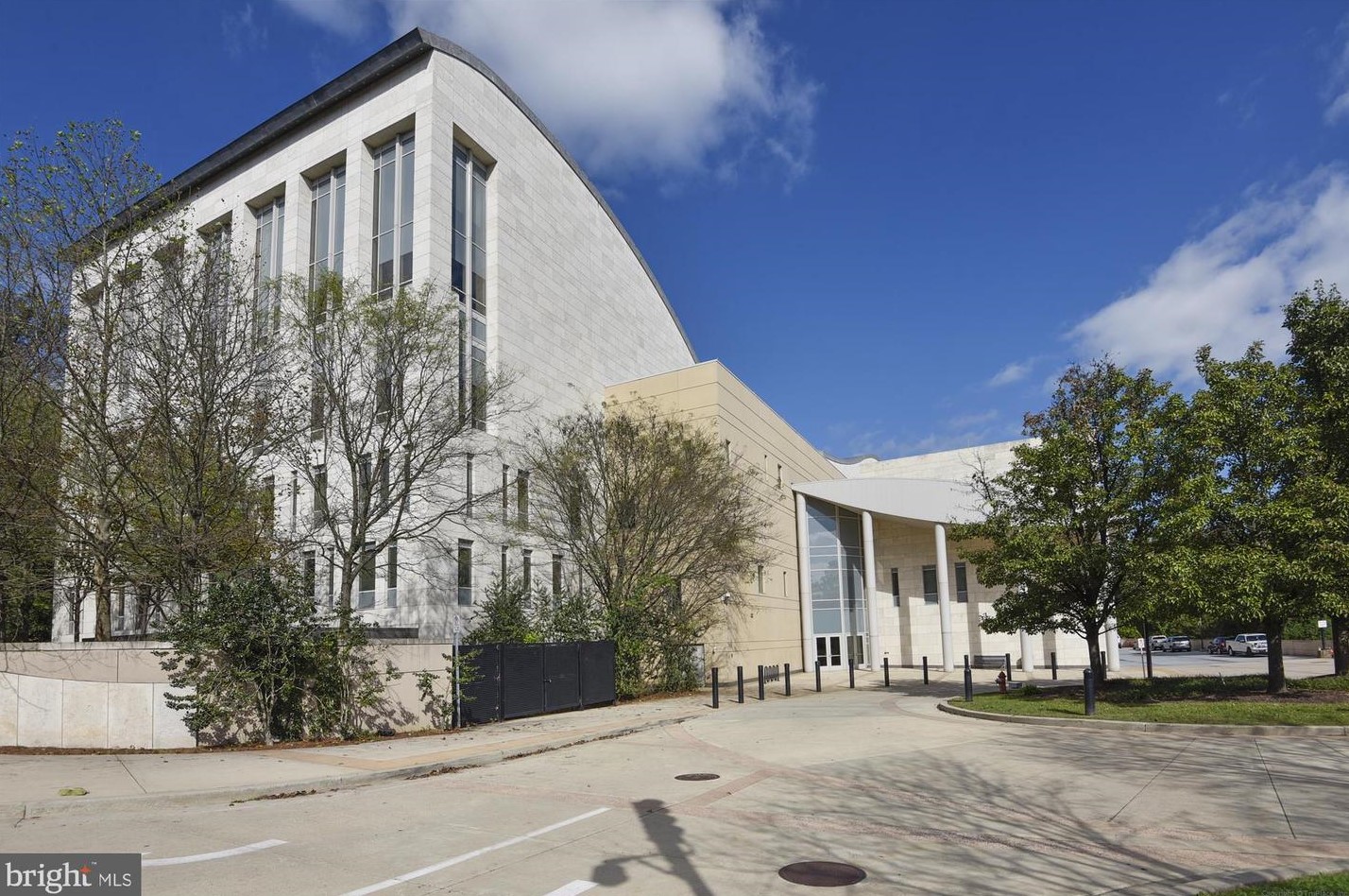 5514 Charles St, Bethesda MD 20814-1615 exterior