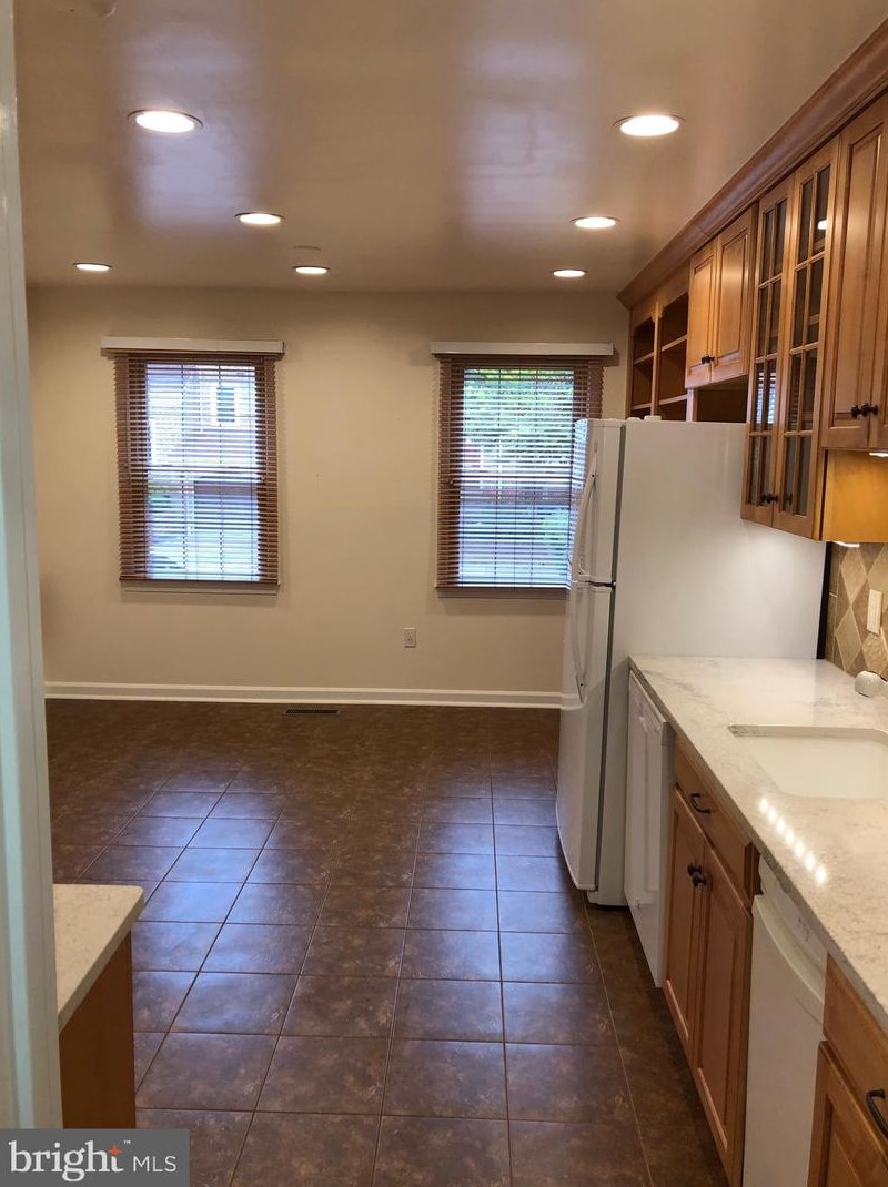 5905 Tudor Ln, Rockville MD  20852-2852 exterior