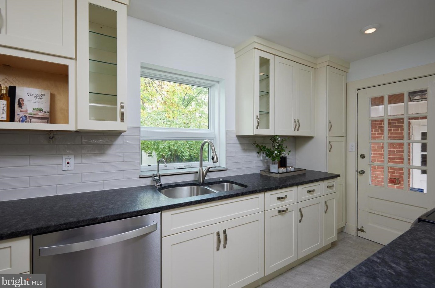 9222 Manchester Rd, Silver Spring MD 20901-3341 exterior