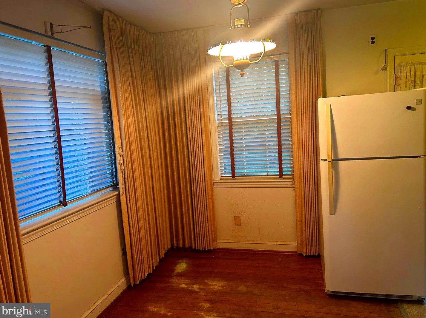 237 Dl Dr, Silver Spring MD 20910-1608 exterior