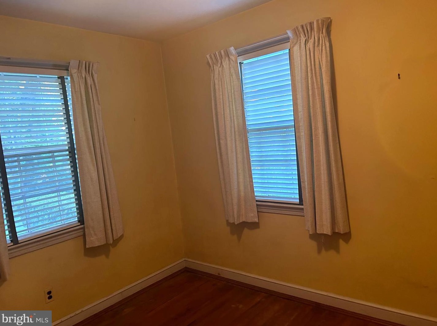 237 Dl Dr, Silver Spring MD 20910-1608 exterior