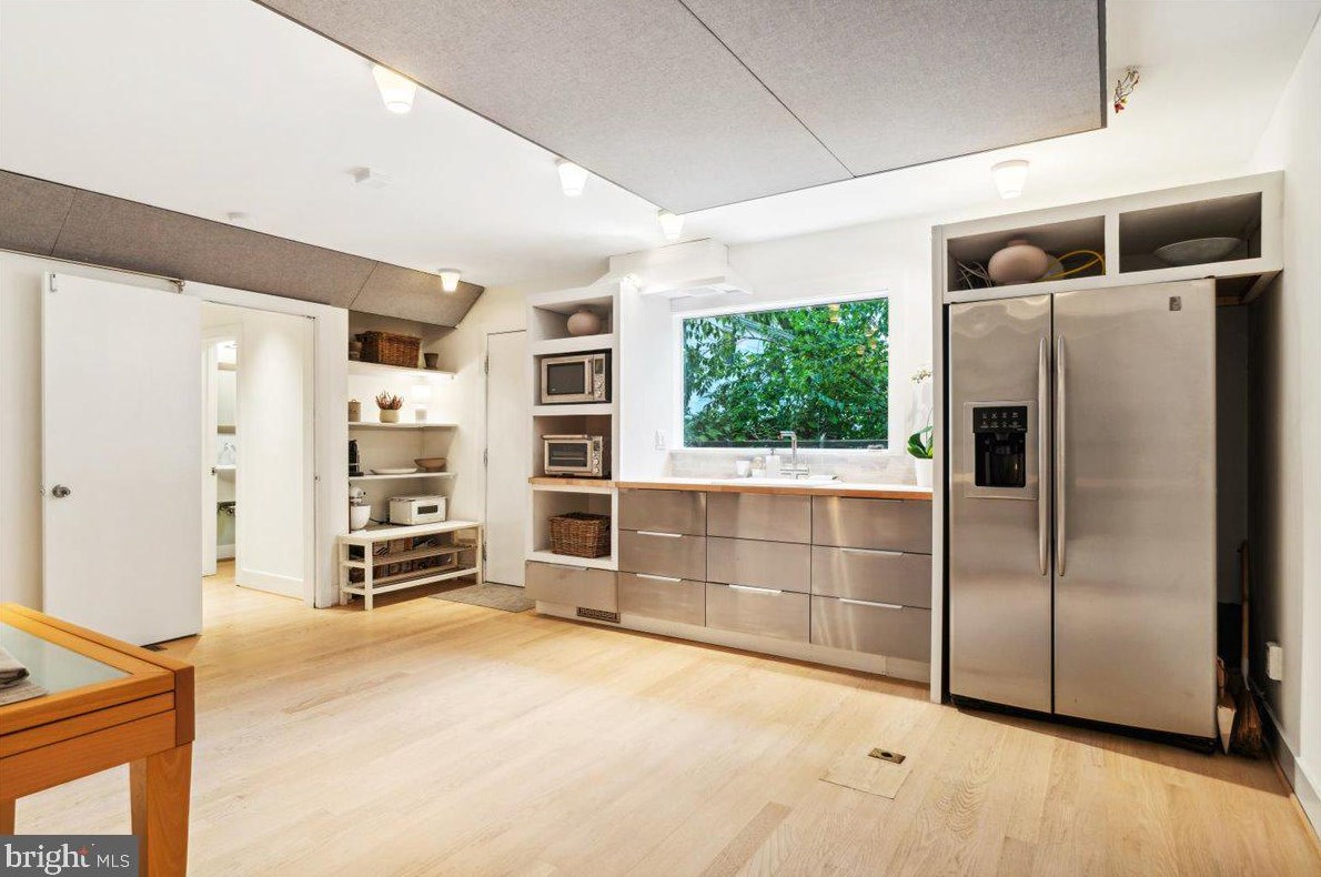 9803 Mcmillan Ave, Silver Spring MD exterior