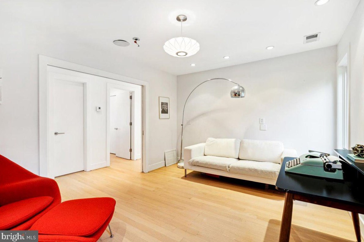 9803 Mcmillan Ave, Silver Spring MD exterior